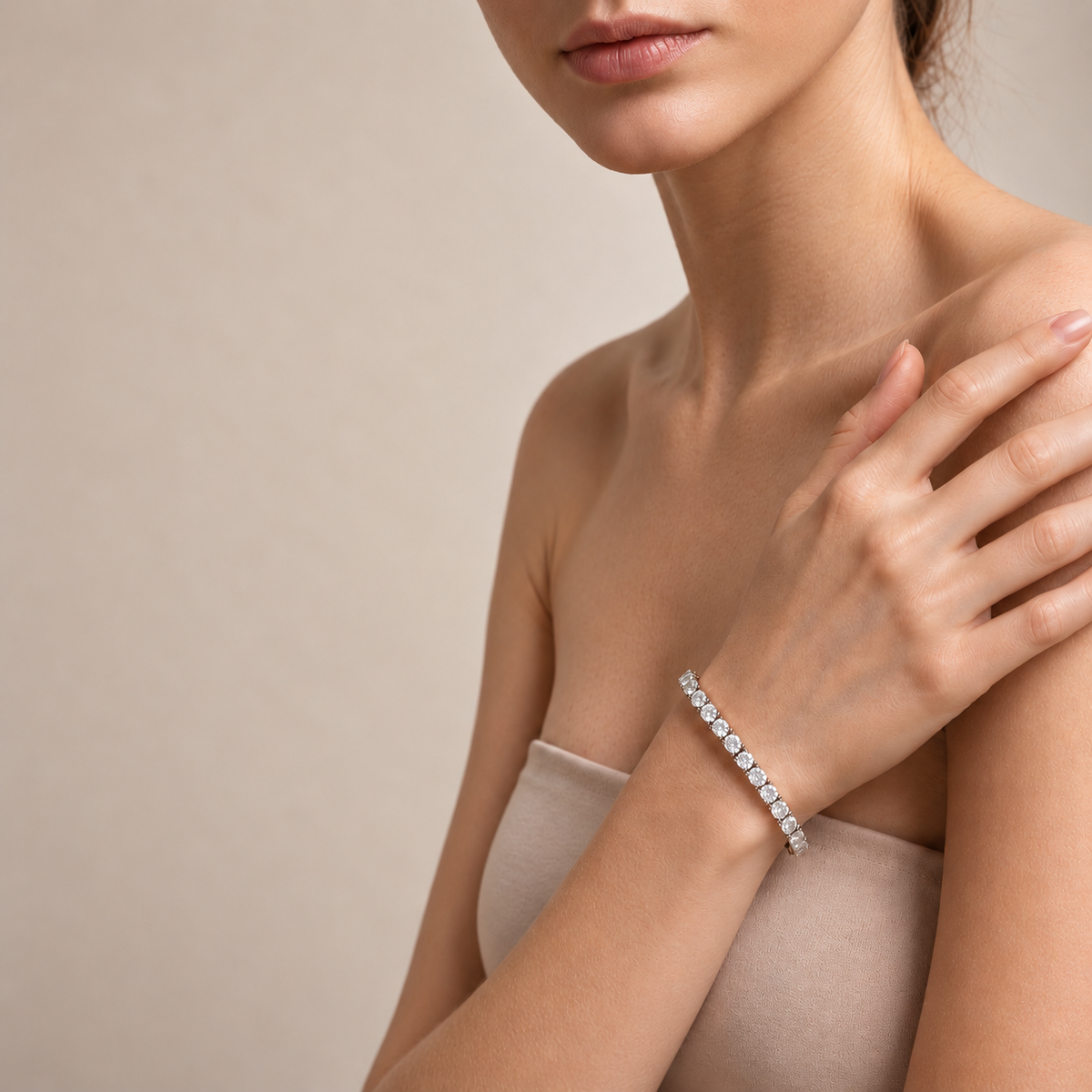 Woman wearing a Jaguarlily tennis bracelet for the Jaguarlily Creator Program
