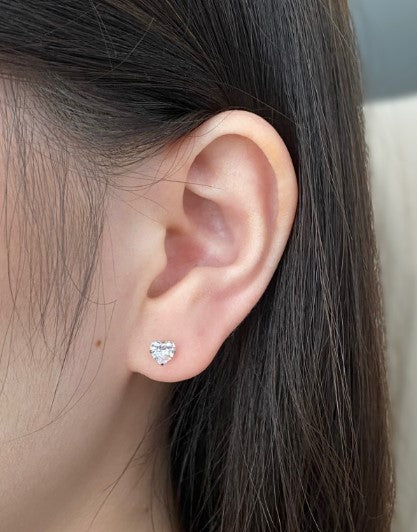 Mini Victoria Heart Studs